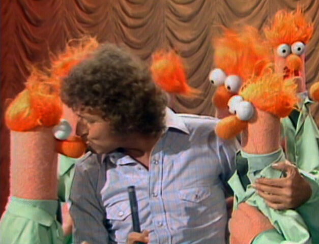 File:Kiss beaker mac davis.jpg