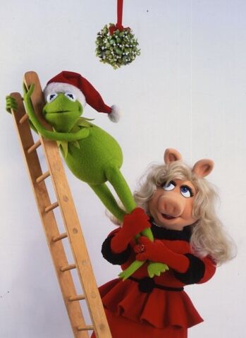File:Piggy Kermit Ladder.jpg