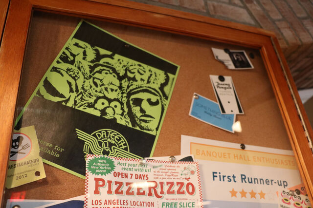 File:PizzeRizzo bulletin board 15.jpg