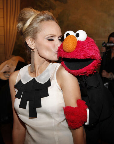File:Kristin Chenoweth and Elmo.jpg