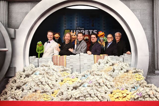 File:Muppeteers at MMW premiere.jpg