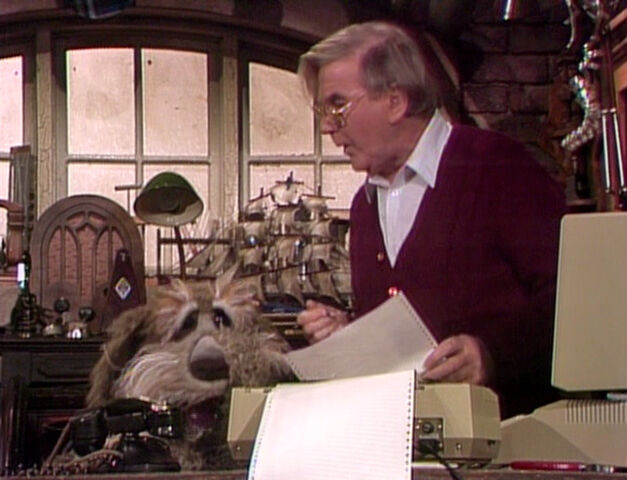 File:FR dog names Rowlf.jpg