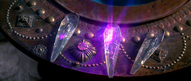 File:TheDarkCrystal-ShardGlow.jpg