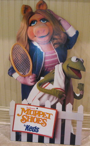 File:Keds promo cardboard sign.jpg