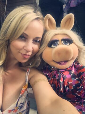 File:TaraStrong.jpg