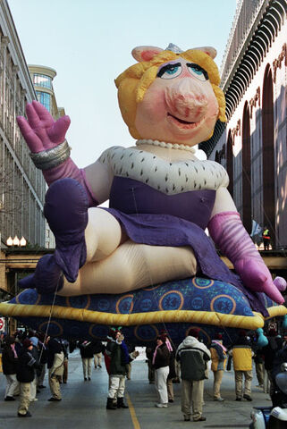 File:Piggy-Balloon.jpg
