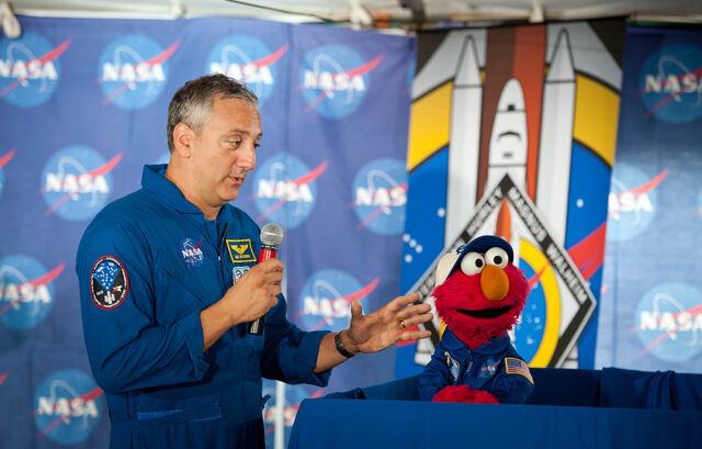 File:MikeMassiminoandElmo.jpg