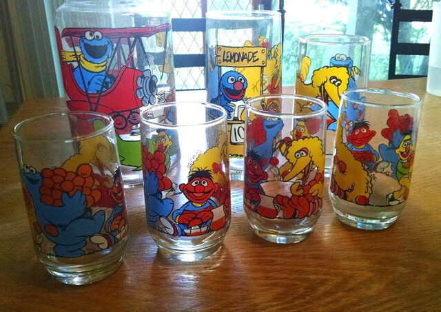 File:Cagle glassware 1.jpg
