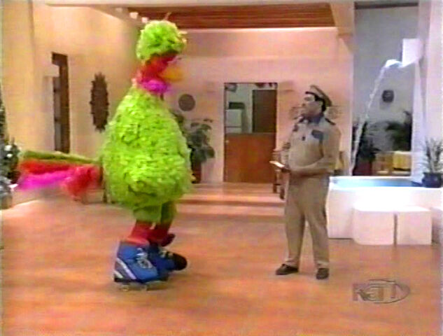 File:Abelardo-Skating.jpg