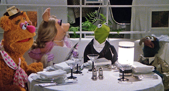 File:GMC-DinnerAtTheDubonnetClub.jpg
