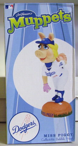 File:Miss piggy dodgers 2.jpg