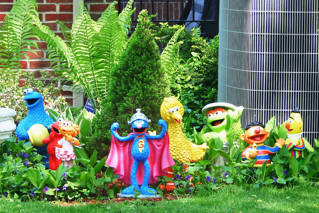 File:Sesame lawn ornaments.jpg