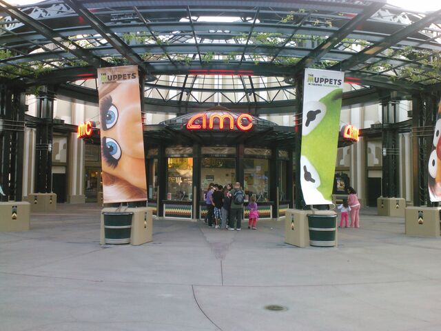 File:MuppetbannersAMCDisneyland.jpg