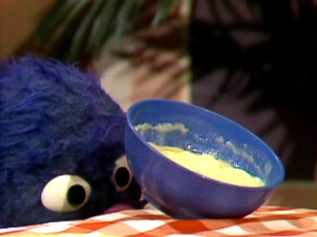File:Waiter-flyinsoup.jpg