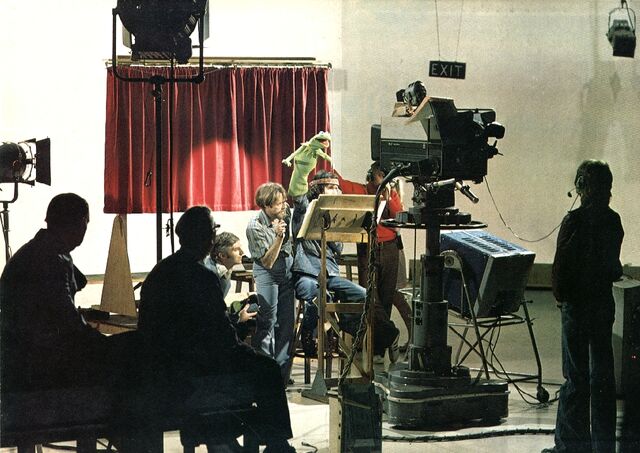 File:Jim + Kermit.jpg