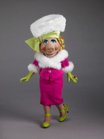 File:Piggytakesmanhattan.jpg