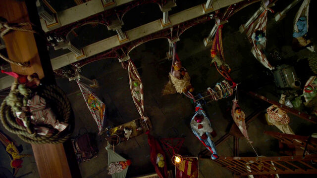 File:TheMuppets-(2011)-TheaterStageSleepingMuppets-Closer.jpg