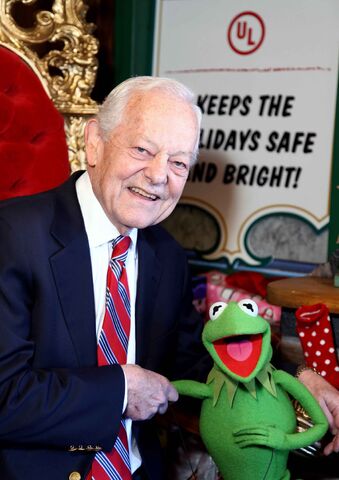 File:Bob SchiefferAndKermit.jpg