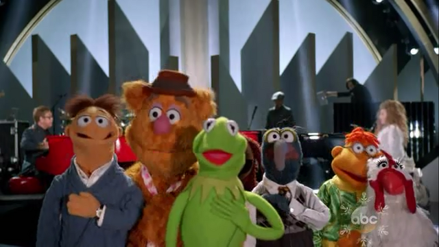 File:GagaMuppets-Artpop.png