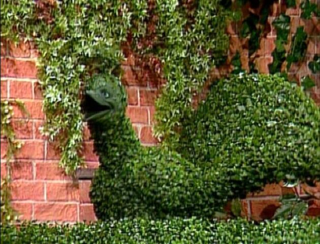 File:Topiary Peacock.jpg
