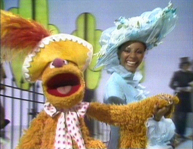 File:JulieAndrews-OneStepIntoSpring-FozzieGoof.jpg