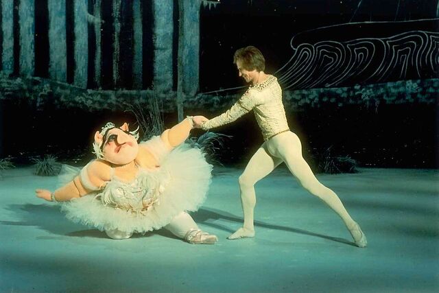 File:Nureyev12.jpg