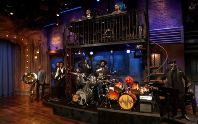 File:TheRoots&Animal2011-11-18.jpg