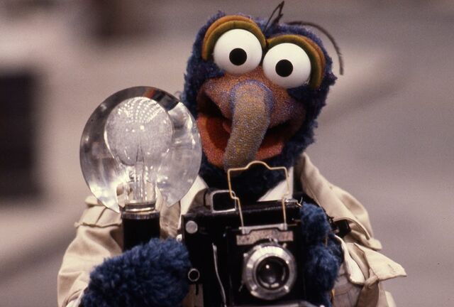 File:Gonzo and his camera.jpg