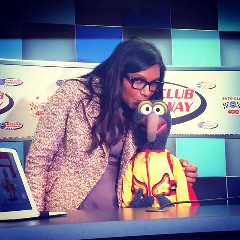 File:Kiss Mindy Kaling Gonzo.jpg