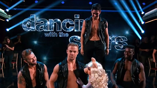 File:DancingWithTheStars-PiggyWithTheMenOfDWTS-(2015-09-28).png
