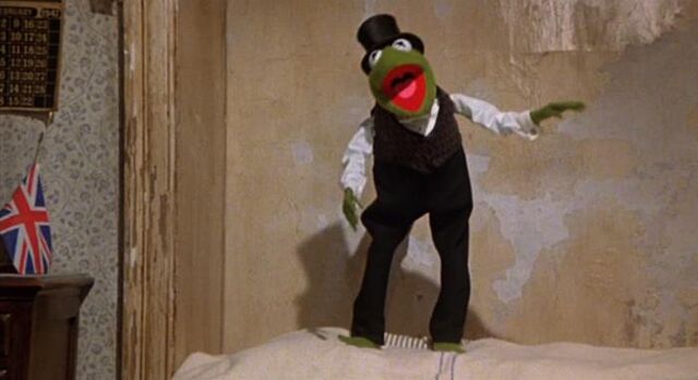 File:Kermit's extra arm.jpg