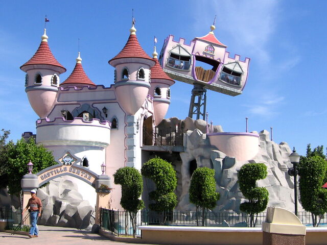 File:Parque-plaza-sesamo-count-castle.jpg