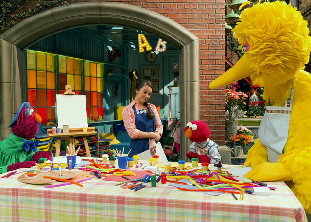 File:Nina elmo make art.jpg