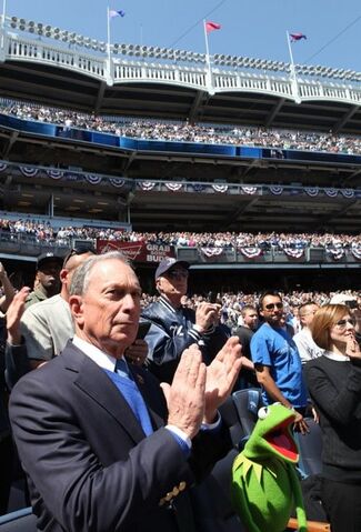 File:KermiBloomberg-Yankees.jpg