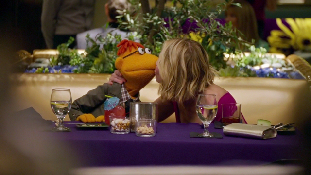 File:TheMuppets-S01E08-Kiss-Scooter&ChelseaHandler.png