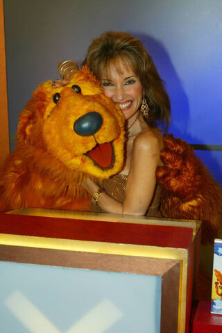 File:Susan Lucci and Bear.jpg