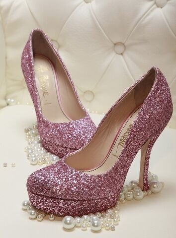 File:Miss-Piggy-Pink-Glitter-Heels.jpg