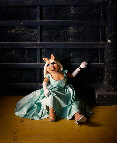 File:Miss-Piggy-Kermit-the-Frog-by-Dominick-Guillemot fy8.jpg