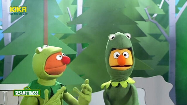 File:Sesamstrasse-TheFrogprince-Ernie&Bert-Kiss03-(2011).jpg