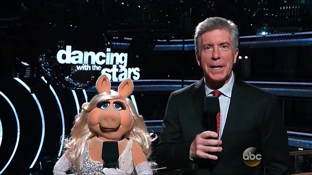 File:DancingWithTheStars-PiggyHosting-(2015-09-28).png