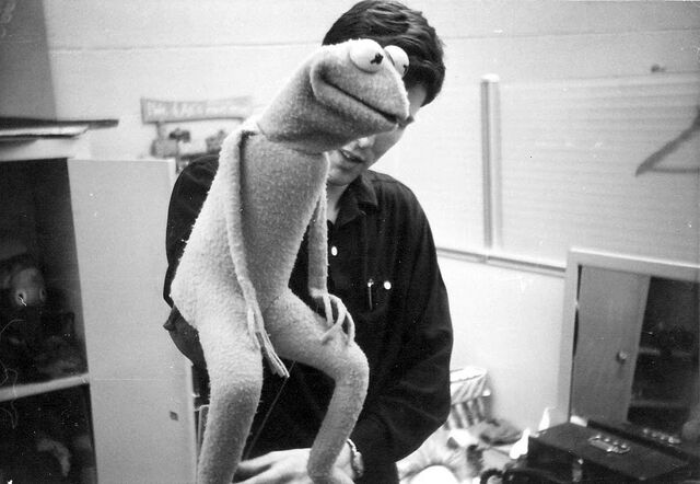 File:Kermit Sam&Friends.jpg
