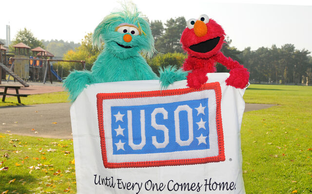 File:USO-Elmo&RositaEducationTour-Germany2010-Sesame 1.jpg
