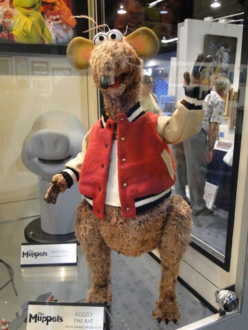 File:D23-eFX-Rizzo-FullBody.jpg