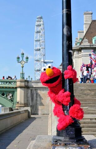 File:Elmo London 3.jpg