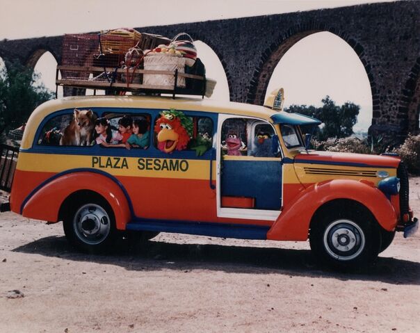 File:PlazaSesamo1995Bus.jpg