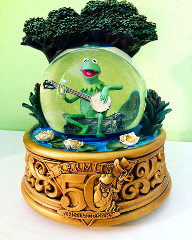 File:Disney store snowglobe 50th kermit anniversary.jpg
