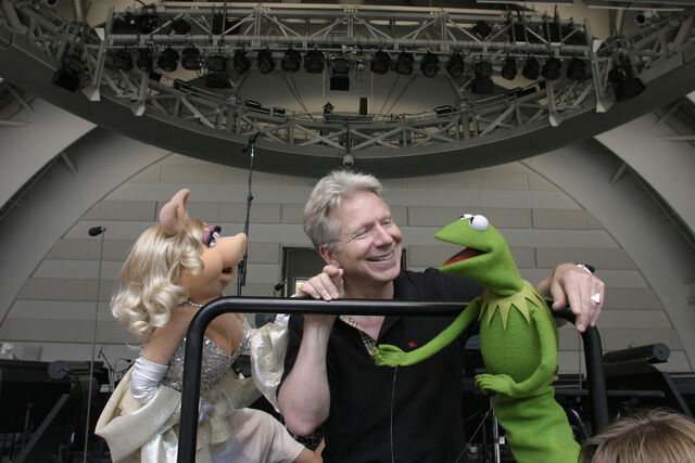 File:John-Mauceri-Miss-Piggy-and-Kermit-2006-09-15.jpg