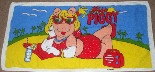 File:Franco 1989 miss piggy beach towel 1.jpg
