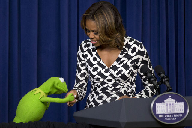 File:Kermit kisses Michelle Obama.jpg
