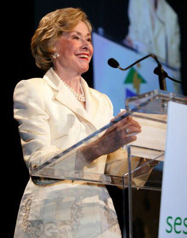 File:Sesame-35th-gala004.jpg